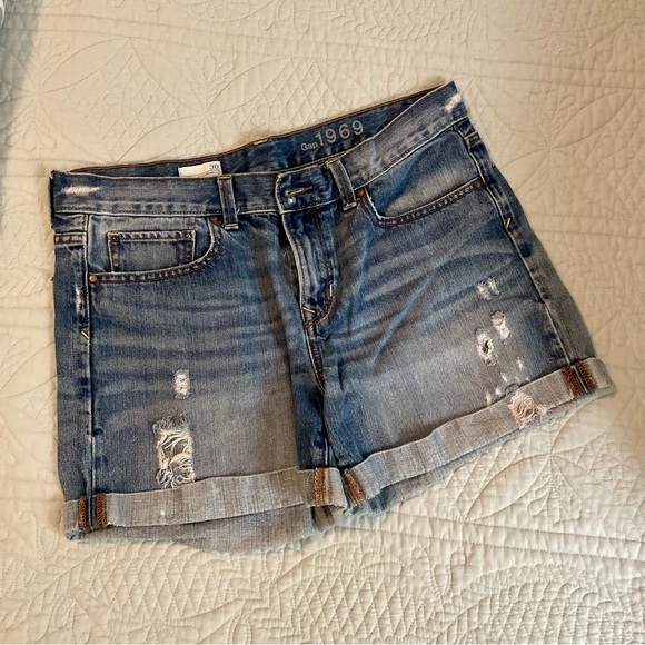 Gap Distressed Denim Shorts - Picture 1 of 4